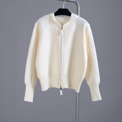 Naiste moodne kolmes värvitoonis luku ja kapuutsiga vest