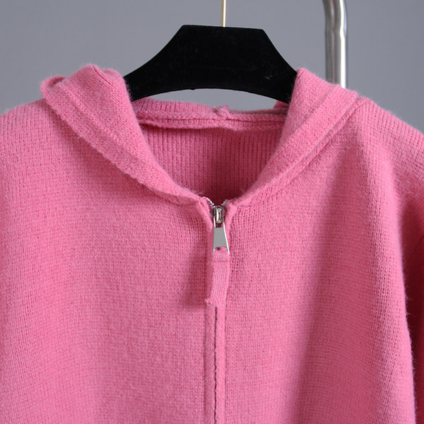 Naiste moodne kolmes värvitoonis luku ja kapuutsiga vest