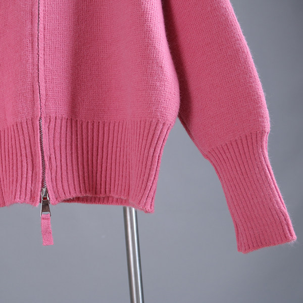 Naiste moodne kolmes värvitoonis luku ja kapuutsiga vest