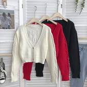 Lühikese mudeliga naiste kootud vest