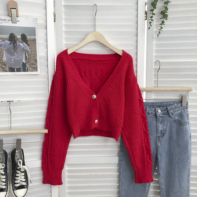 Lühikese mudeliga naiste kootud vest