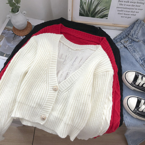 Lühikese mudeliga naiste kootud vest