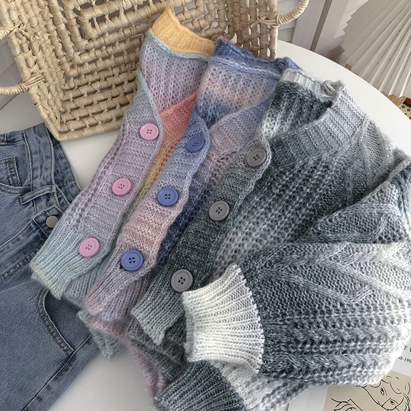 Värviline naiste vest ja nööbid - spits-kaelus