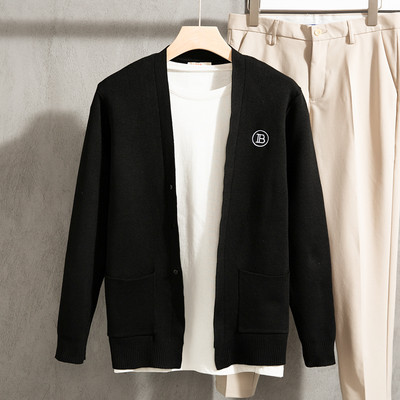 Aktualan muški prsluk sa vezom i džepovima