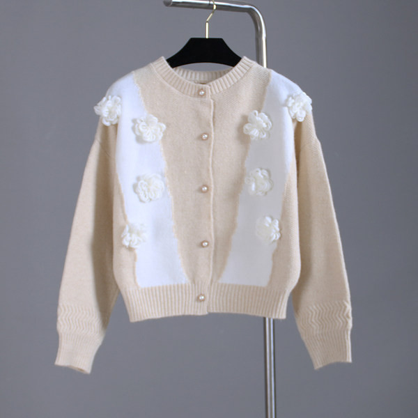 Γυναικεία ζακέτα με κουμπιά, τρισδιάστατο στοιχείο και μακριά μανίκια