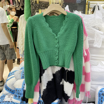 Naiste vabaaja nööpide ja pikkade varrukatega lühike kardigan