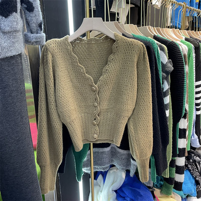 Naiste vabaaja nööpide ja pikkade varrukatega lühike kardigan