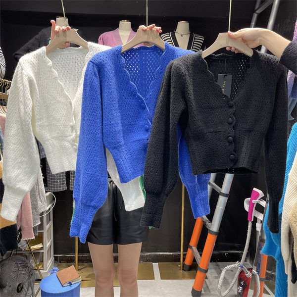 Naiste vabaaja nööpide ja pikkade varrukatega lühike kardigan