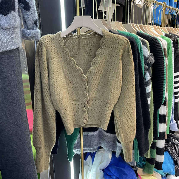 Naiste vabaaja nööpide ja pikkade varrukatega lühike kardigan