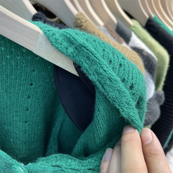 Naiste vabaaja nööpide ja pikkade varrukatega lühike kardigan