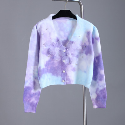 Γυναικεία πολύχρωμη ζακέτα με τρισδιάστατο στοιχείο και λαιμόκοψη spitz