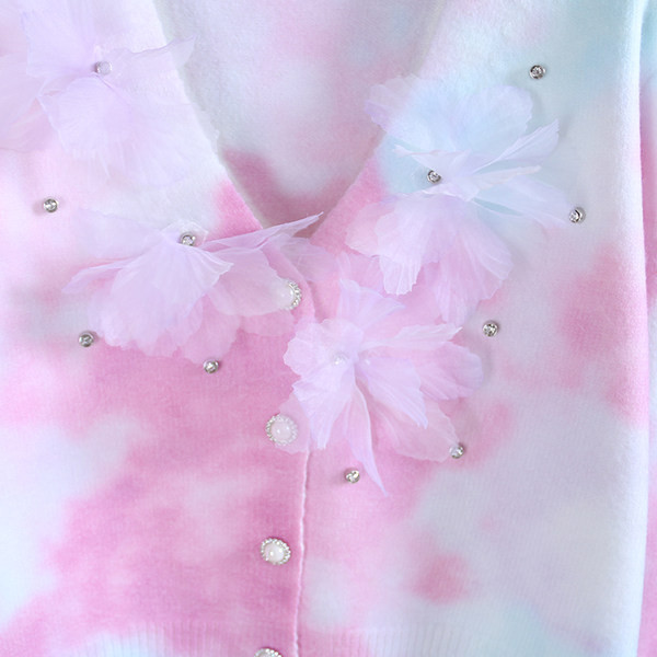 Γυναικεία πολύχρωμη ζακέτα με τρισδιάστατο στοιχείο και λαιμόκοψη spitz