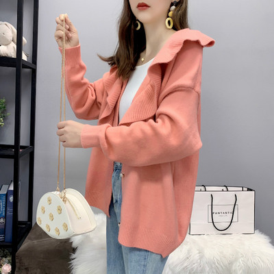 Naiste pikkade varrukate ja lokkidega kootud kardigan