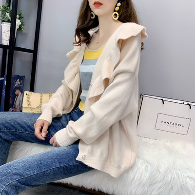 Naiste pikkade varrukate ja lokkidega kootud kardigan