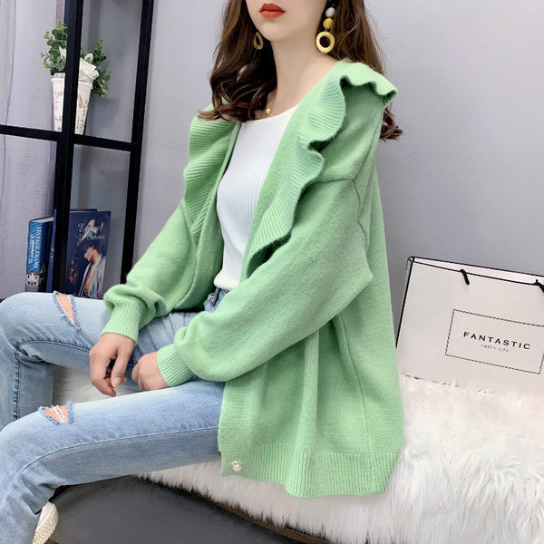 Naiste pikkade varrukate ja lokkidega kootud kardigan