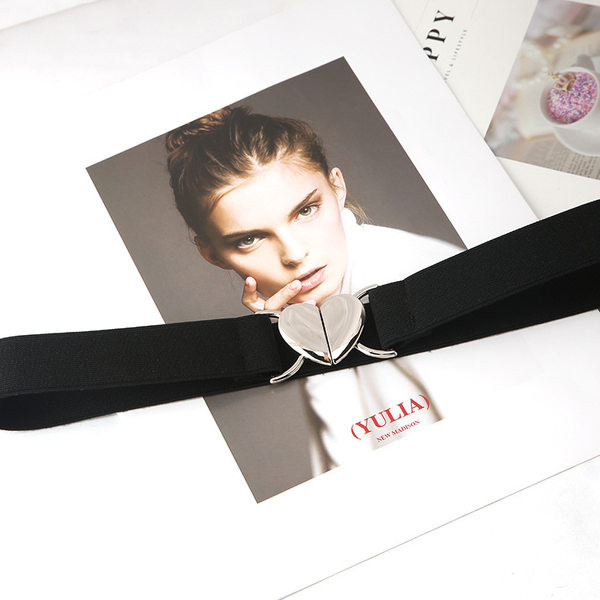 Fém elemekkel ellátott női rugalmas öv