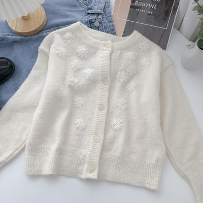 Női kardigán gombokkal és hímzett virágokkal