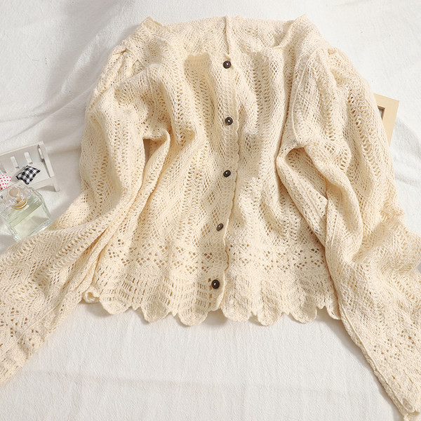 Cardigan de dama model nou cu nasturi si decolteu patrat