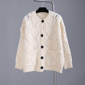 Naiste kootud vest taskute ja ümara kaelusega