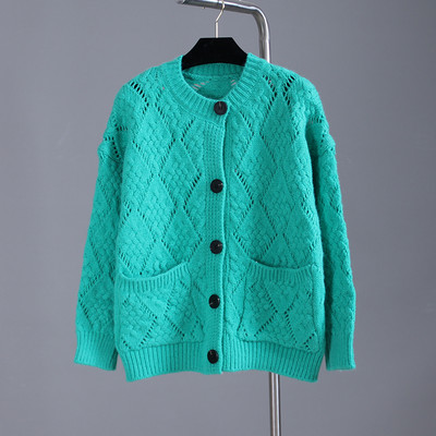 Naiste kootud vest taskute ja ümara kaelusega