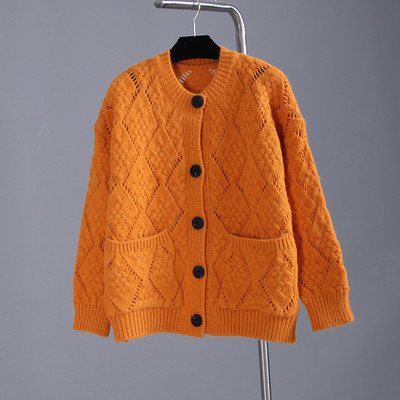 Naiste kootud vest taskute ja ümara kaelusega