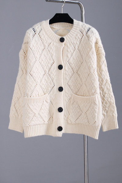 Naiste kootud vest taskute ja ümara kaelusega