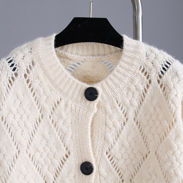 Naiste kootud vest taskute ja ümara kaelusega