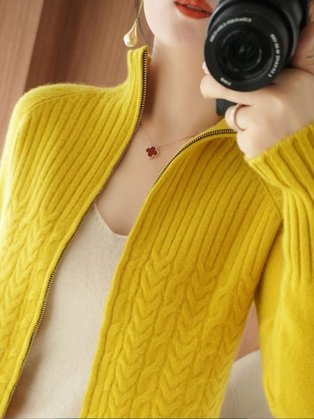 Megztas moteriškas megztinis ilgomis rankovėmis ir užsegamu užtrauktuku