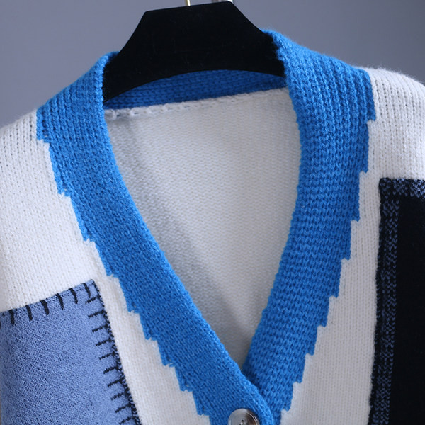 Stiilne kahevärviline spitsikaelusega naistevest