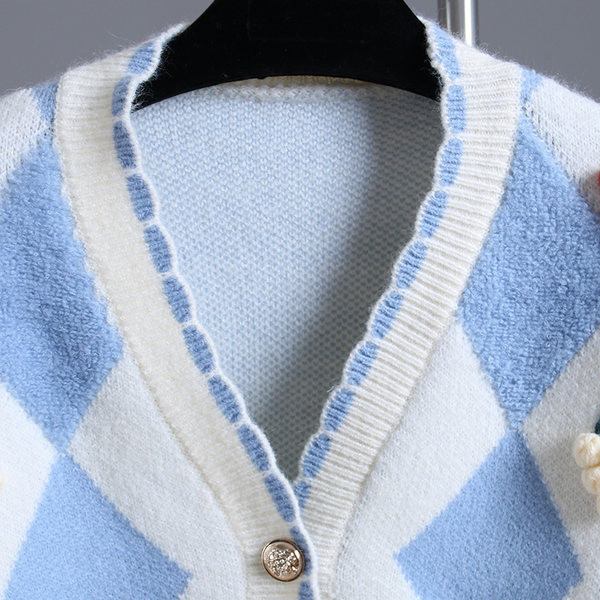 Sinine nööpide ja spitsikaelusega naiste kardigan