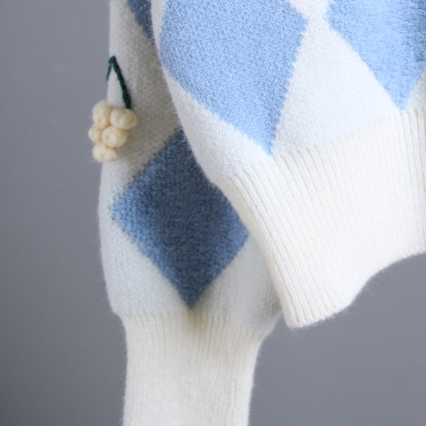 Sinine nööpide ja spitsikaelusega naiste kardigan