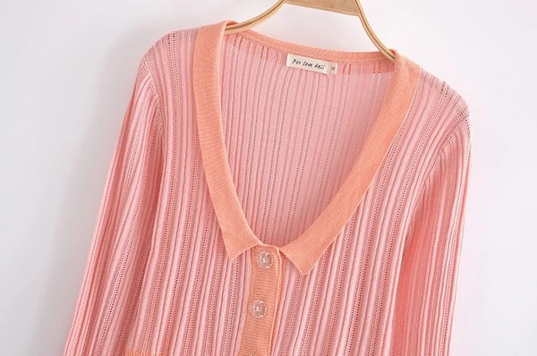 Vestă scurtă din catifea, cu decolteu și guler adânc