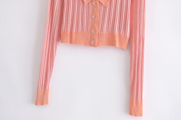 Vestă scurtă din catifea, cu decolteu și guler adânc