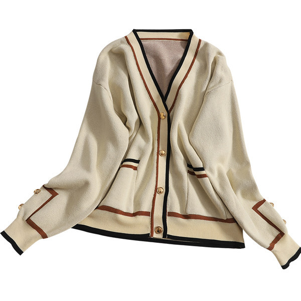 Uue mudeli naiste vabaajavest spits-kaelusega ja taskutega