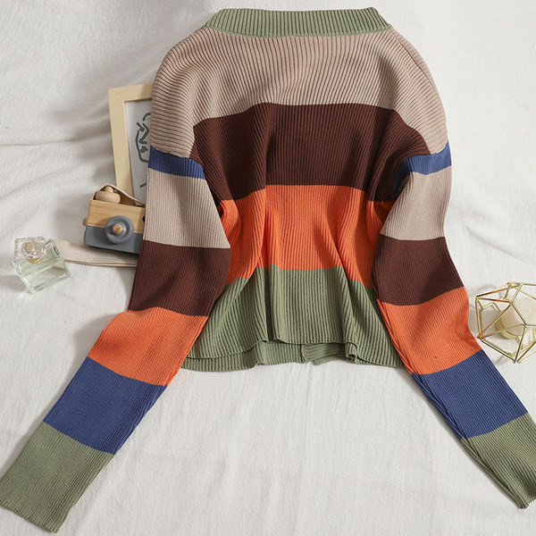 Alkalmi női mellény spitz nyakkivágással és kerek gombokkal