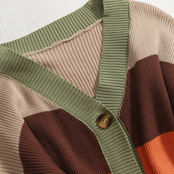 Alkalmi női mellény spitz nyakkivágással és kerek gombokkal