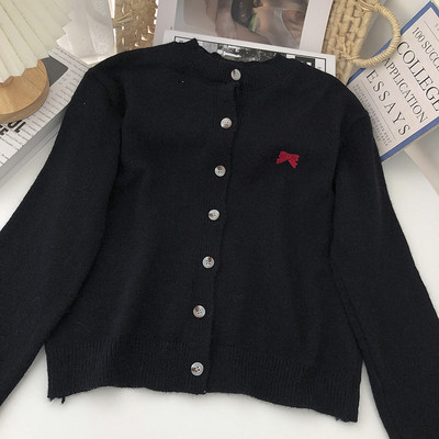 Γυναικεία ζακέτα με κέντημα και κουμπιά