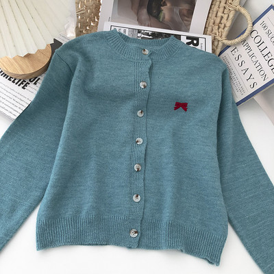 Γυναικεία ζακέτα με κέντημα και κουμπιά