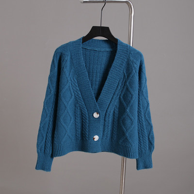 Γυναικεία μοντέρνα ζακέτα με βαθύ λαιμόκοψη και κουμπιά