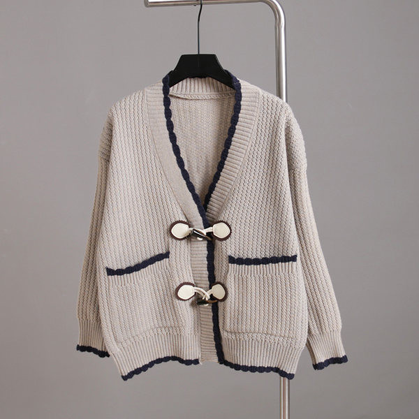 Taskute ja pikkade varrukatega naiste kampsun