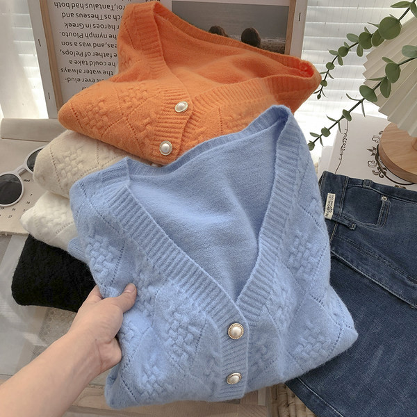 Naiste lühike pärlinööpidega kardigan