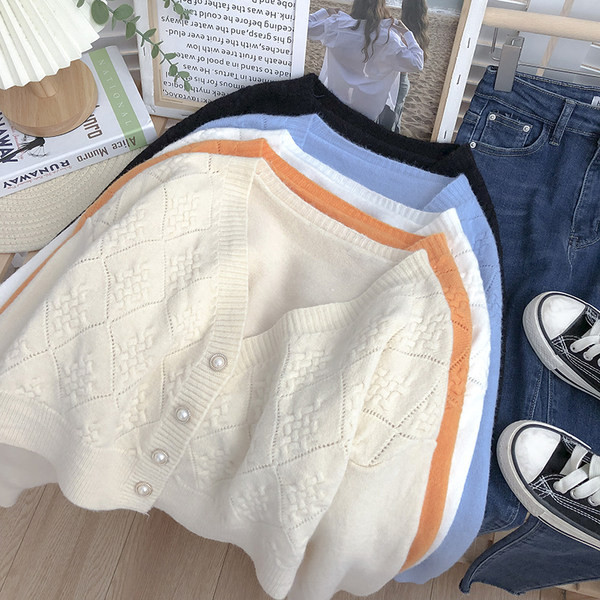 Naiste lühike pärlinööpidega kardigan