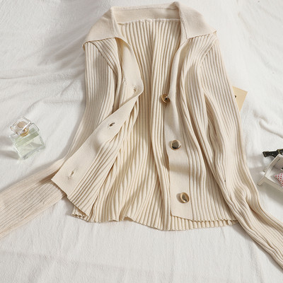 Uut mudelit ümarate nööpidega naiste vabaajavest