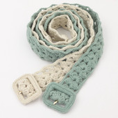 Naiste mitmes värvitoonis kootud vöö