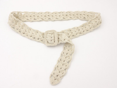 Naiste mitmes värvitoonis kootud vöö