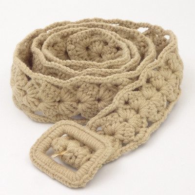 Naiste mitmes värvitoonis kootud vöö