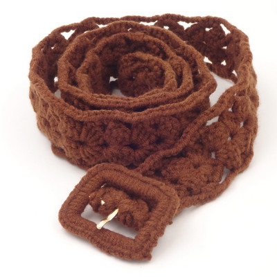 Naiste mitmes värvitoonis kootud vöö