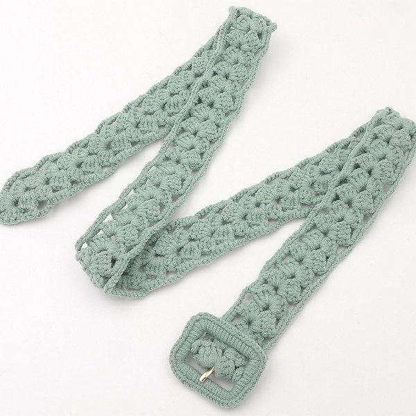 Naiste mitmes värvitoonis kootud vöö