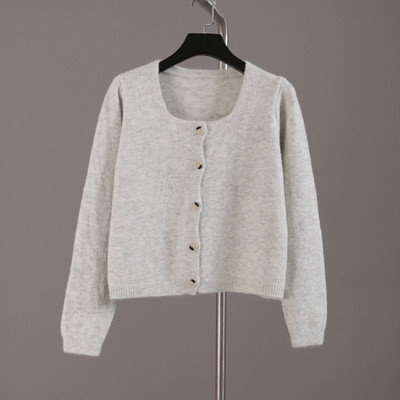 Cardigan de damă într-o singură culoare, cu decolteu pătrat