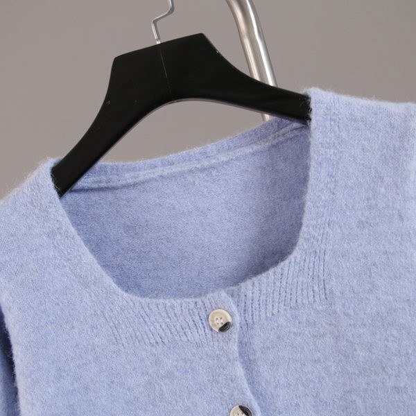 Cardigan de damă într-o singură culoare, cu decolteu pătrat